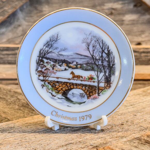 Avon Other - Vintage Hanging Ornament "Dashing Through The Snow" Mini Plate by Avon 1989, 3"